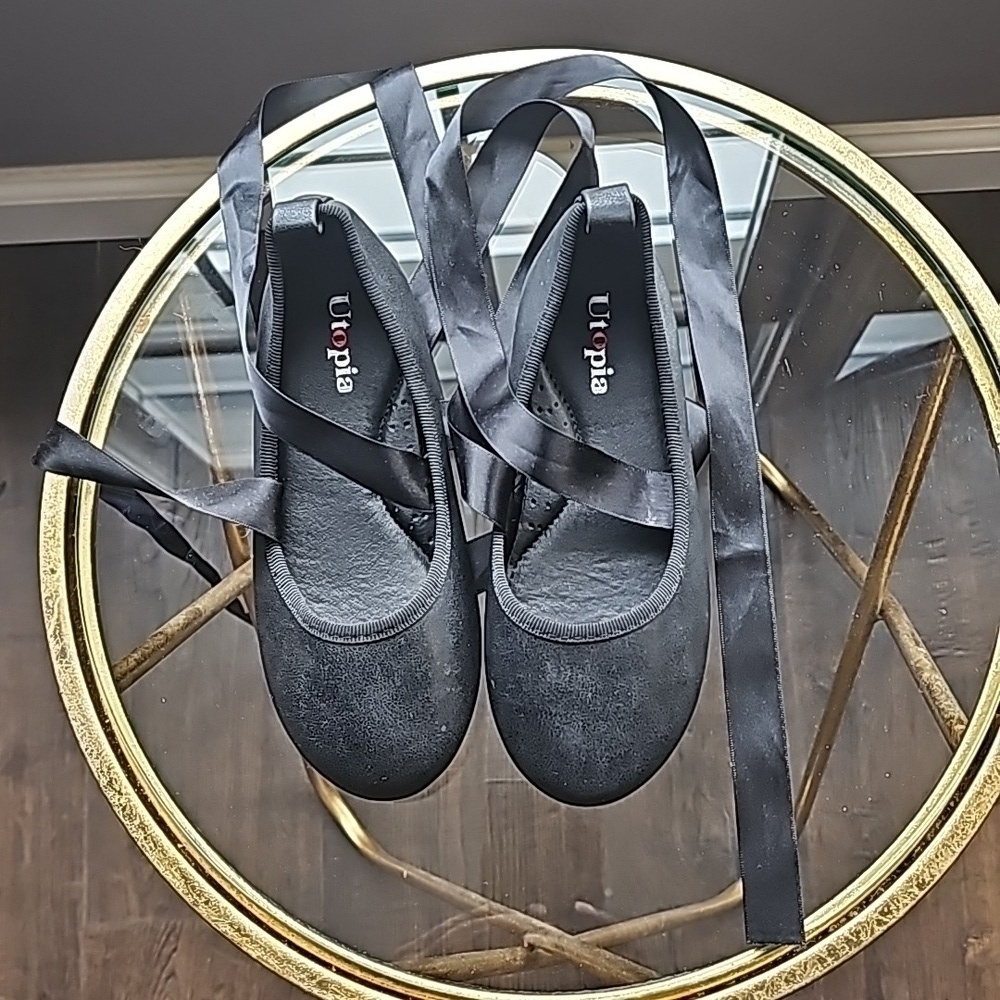 NWOT Ballerina style slippers black size 12